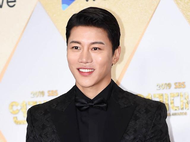 '<strong>열혈</strong><strong>사제</strong>' 음문석, '미우새' 새 아들 합류…실검 장악한 대세 [엑's 이슈]