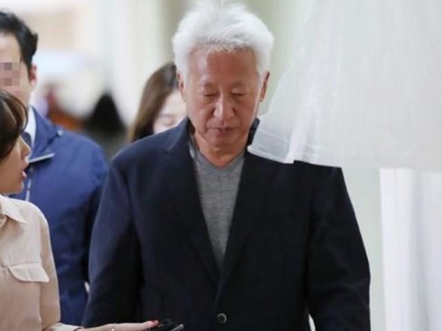 "위안부는 매춘의 일종" <strong>류석춘</strong>, 1학기 강의 배정…연세대 학생들 "<strong>교수</strong>직 파면하라"