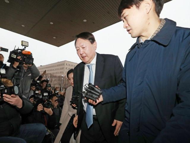 [훅!뉴스] <strong>윤석열</strong> <strong>사단</strong>의 '대학살'이라는데 왜 검란은 없나?