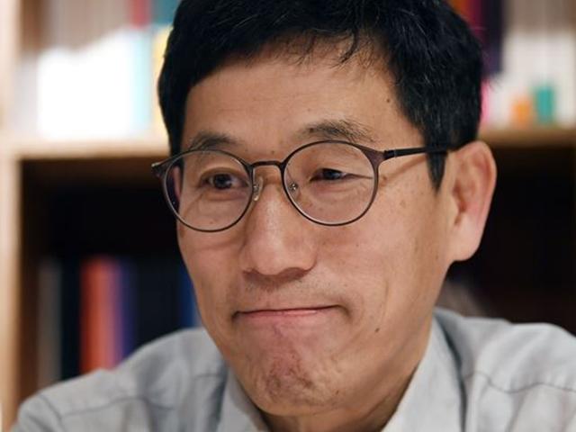 공지영·진중권 ‘우리 이제 그만하자’. 두 사람 사이 설전 끝나나…
