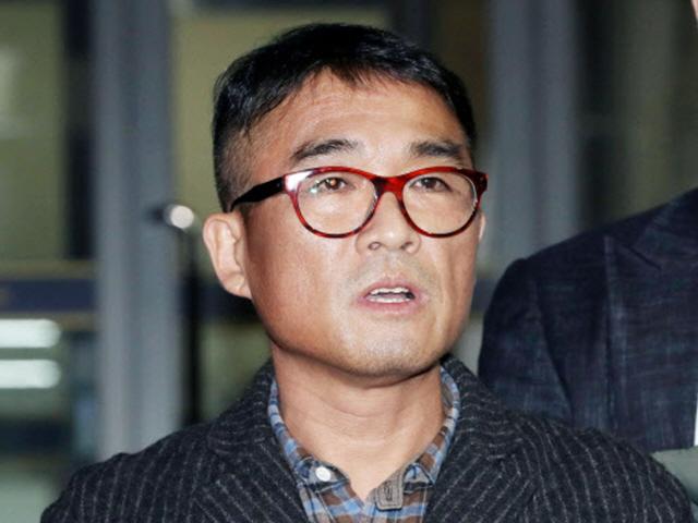 <strong>김건모</strong> 측 “유흥업소 갔지만 A씨는 만난 적 없다”며 자료 제출