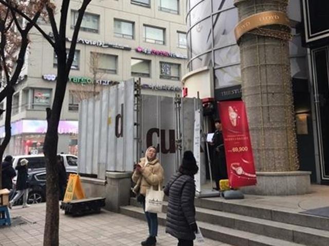 계약 남았는데 “매장서 나가라” <strong>컨테이너</strong>로 막고 갑질한 건물주
