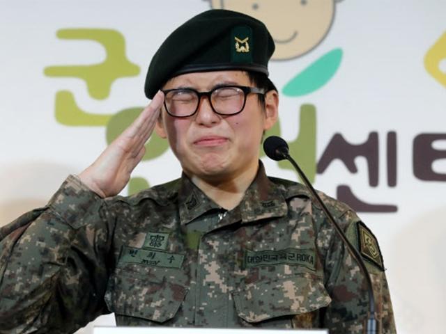 공론화 과정도 없이… 한국 첫 <strong>트랜스젠더</strong> 군인 강제 전역