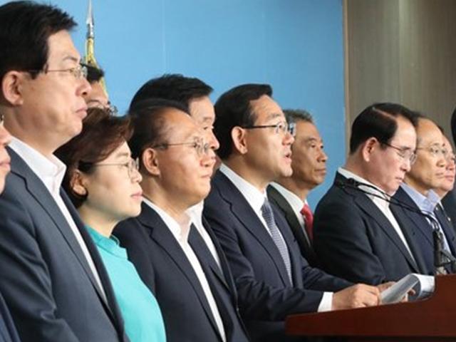 'TK 살생부'엔 의원 10명 실명···한국당 뒤집어 놓은 '찌라시'