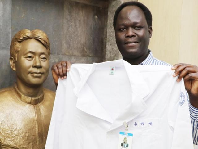 "그리운 이태석 신부님! 저 한국에서 의사 됐어요"