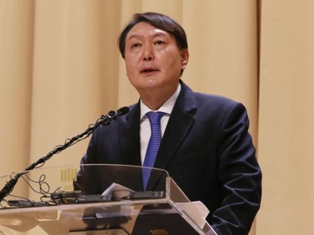 ‘대권<strong>후보</strong> 2위’ 여론조사 보도 언론사에…윤석열 “이름 빼달라”