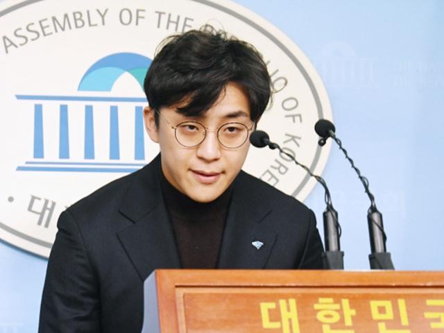 원종건 전 <strong>여친</strong> “모친 비하 발언 없었다”…‘진실게임’ 양상