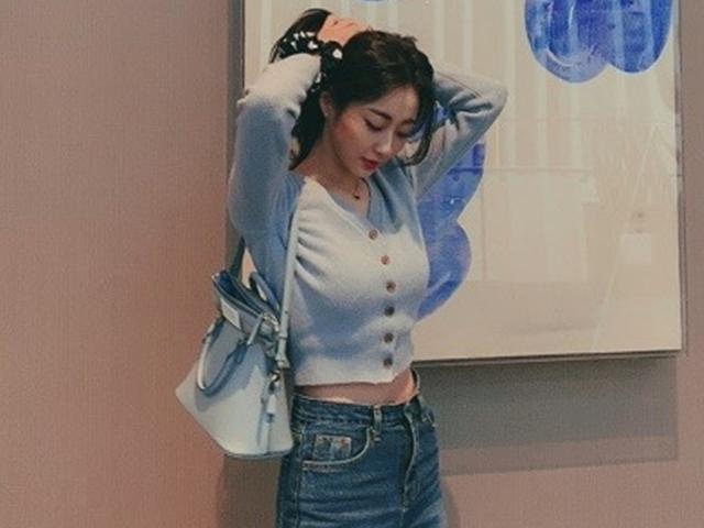 '정진운♥'<strong>경리</strong>, 배꼽티 입고 몸매 자랑‥미소가 사랑스러워