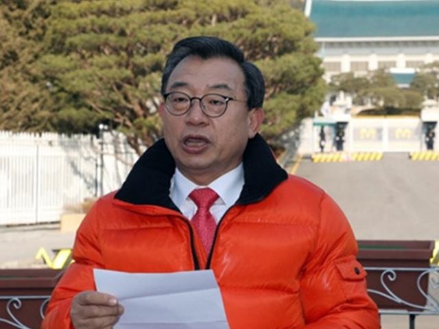 <strong>이정현</strong> "종로 출마, 제1야당 황교안 대표에게 양보"