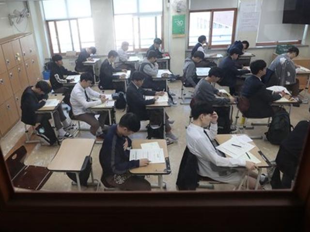 담임‧부장같은 정교사 기피 업무, 기간제에 못 떠넘긴다