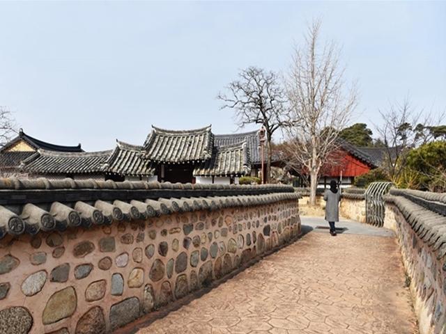 도열한 고택ㆍ그윽한 서원… 월출산이 숨겨 놓은 ‘2200년 향촌’