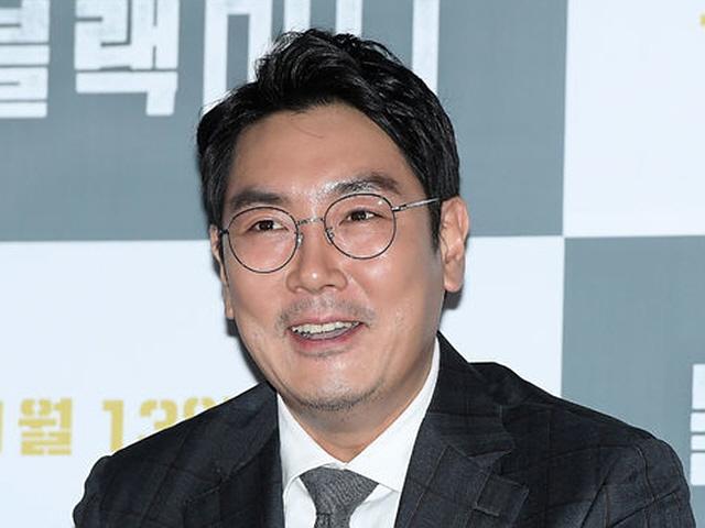 <strong>조진웅</strong> 득녀, 결혼 7년 만에 '아빠'된 국민 배우...네티즌 응원 '봇물'
