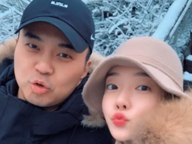 정준♥김유지, '<strong>겨울</strong>왕국' 속으로…SNS점령한 '사랑꾼' 커플