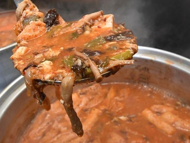 남북 입맛 아우르는 뚝배기 한 그릇…“60년 단골은 기본이죠”