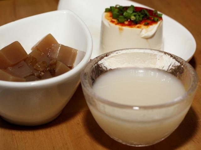 시큼한 <strong>막걸리</strong>에 치즈! 맛있습니다!