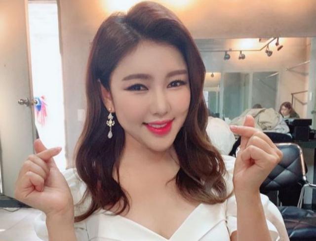 "깊게 감동"…<strong>송가인</strong>, '어게인'과 두 번째 '코로나19' 성금 기부