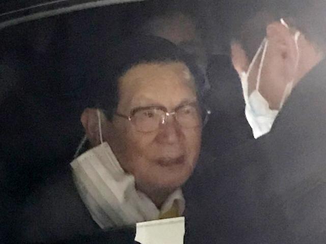 별장 쫓아간 이재명…'드라이브스루' 달려간 이만희 '음성'