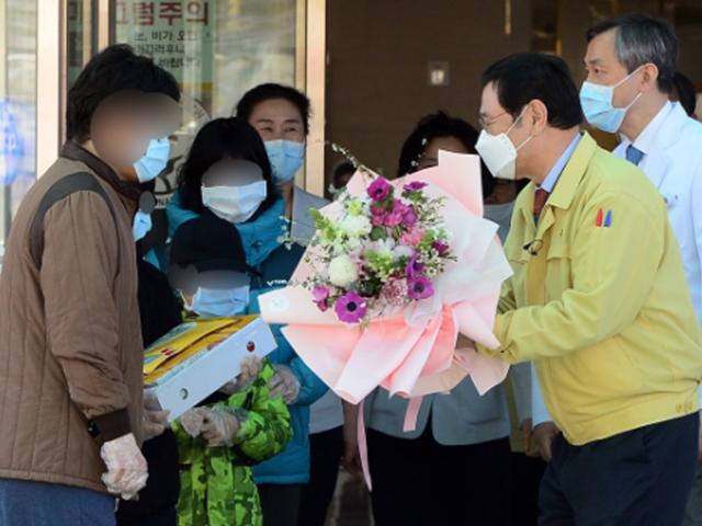 "아들이 <strong>광주</strong> 살고 싶다고…" <strong>광주</strong>서 퇴원 대구 가족 감사 편지