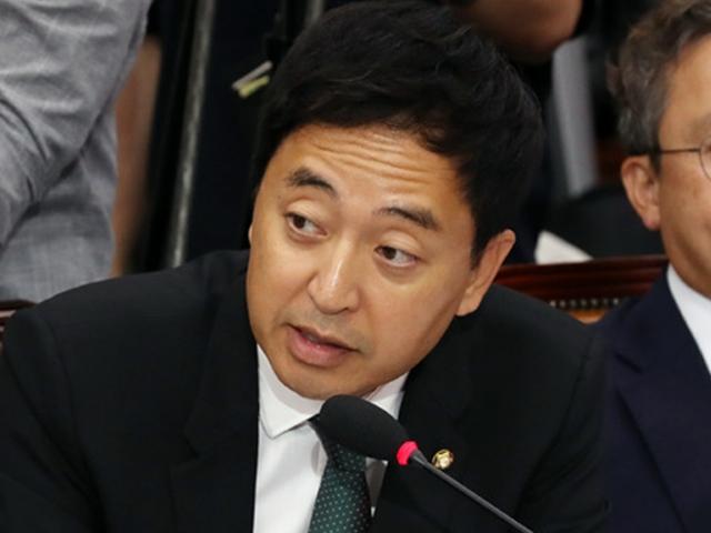 與 금태섭 "경선 패배는 내가 부족한 탓…죄송하고 감사하다"