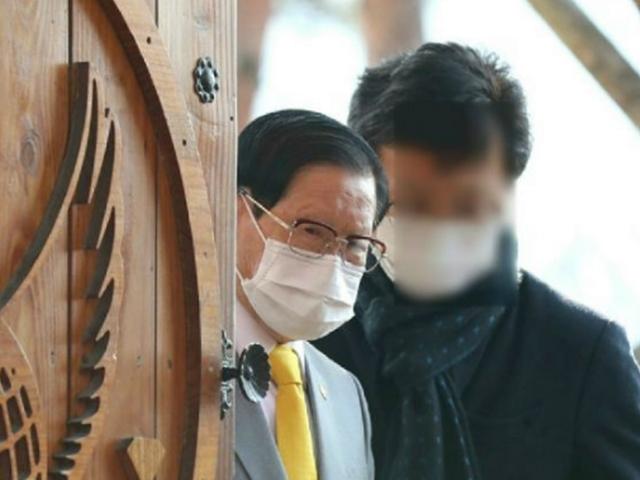 <strong>신천지</strong> 前신도 "<strong>신천지</strong> 정치권 여야할 것 없이 들어가있어" 주장