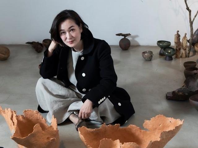 "음악 무대서 먼 길 돌아 찾은 도예 <strong>작업실</strong>...흙과 나무가 좋다"