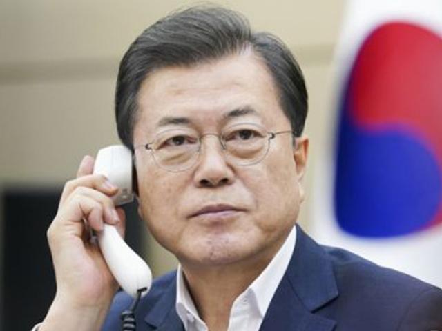 文<strong>대통령</strong>에 쏟아진 각국 정상 러브콜…코로나 문의 쇄도