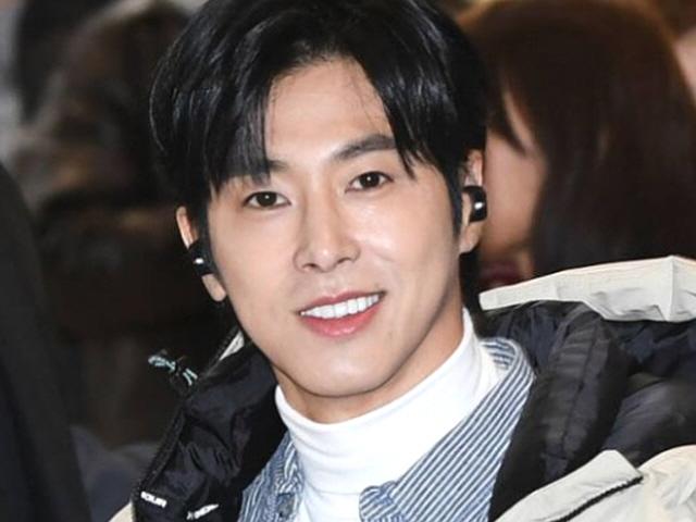 <strong>유노윤호</strong>, 덮개형 <strong>마스크</strong> <strong>특허</strong>..."착용하고, 물 마실 수 있다"