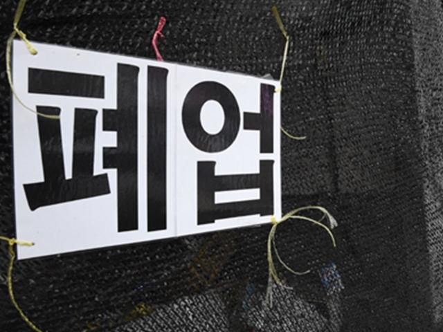 중위소득 이하 <strong>가구</strong> 100만원 상품권·체크카드 지급 검토