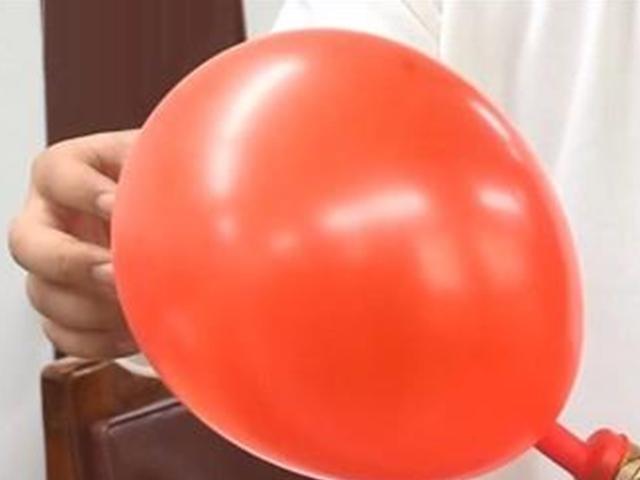 '해피벌룬' 550통 쌓아두고 흡입한 20대 딸, 부모 신고로 체포