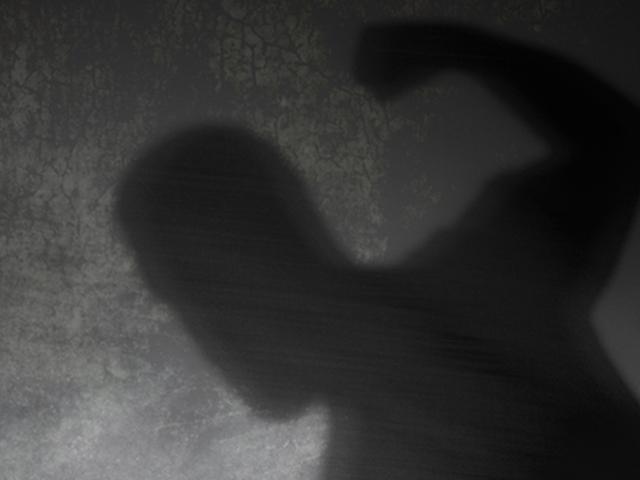 폭력 아빠 죽인 아들…"우린 맞고 살았다" 엄마는 법정통곡