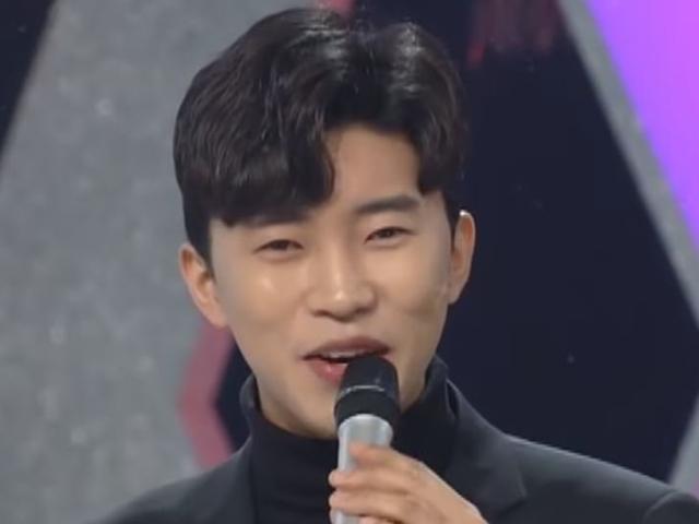 겨울에 월세 못내 <strong>군고구마</strong> 팔던 가수의 '놀라운' 반전