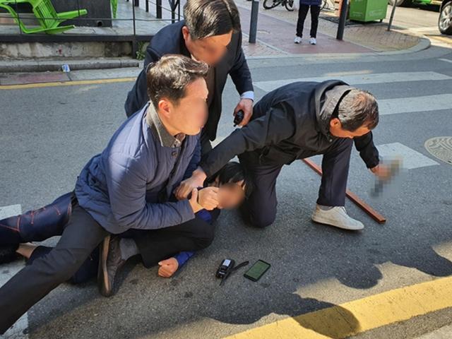 오세훈, 유세중 습격 당할뻔…흉기 든 남성 현장서 체포