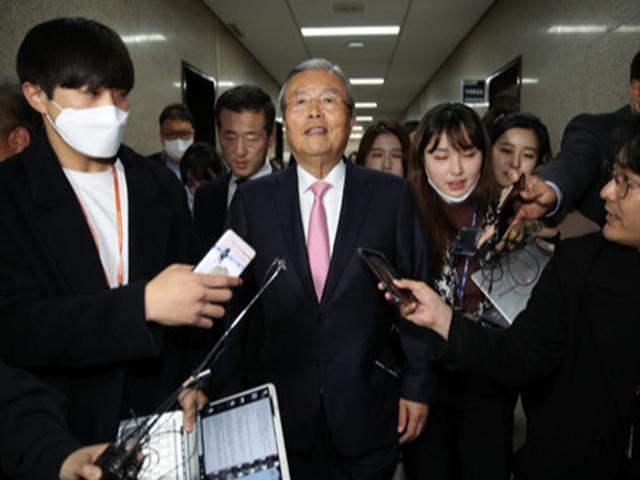 ‘패장’ <strong>김종인</strong> “야당도 변해야… 나라의 앞날 위해 살려달라”