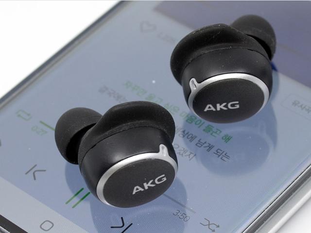 완전 무선 이어폰 시장의 새 복병, AKG N400