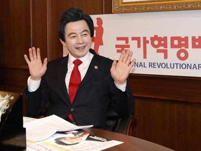 선거보조금 8억 챙긴 ‘<strong>허경영</strong> 배당금당’… 후보 257명 모두 낙선