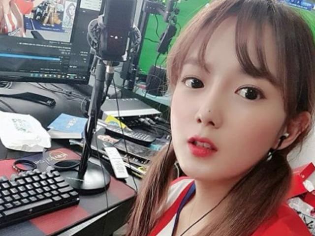 <strong>강은비</strong>, '축의금 181818원' 연예인 메시지 공개…"욕먹고 오래 살아"