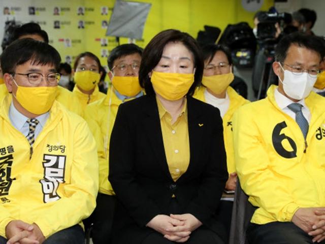갈림길에 선 정의당, 민주당과 거리 둘까