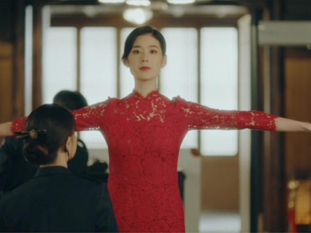 최초의 여성 <strong>총리</strong> 말하길 “와이어 없는 브라는 가슴을 못받쳐줘서요”