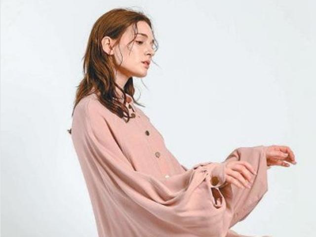 빈티지 핑크의 사랑스러움… <strong>봄꽃</strong> 닮았네