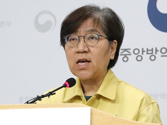 바쁜 와중에도…<strong>정은경</strong> 본부장 '콜센터 집단감염' 논문 발표