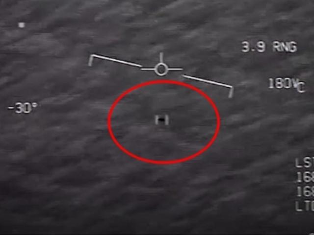 美 국방부도 인정한 UFO…조종사가 촬영한 ‘공식 <strong>영상</strong>’ 공개