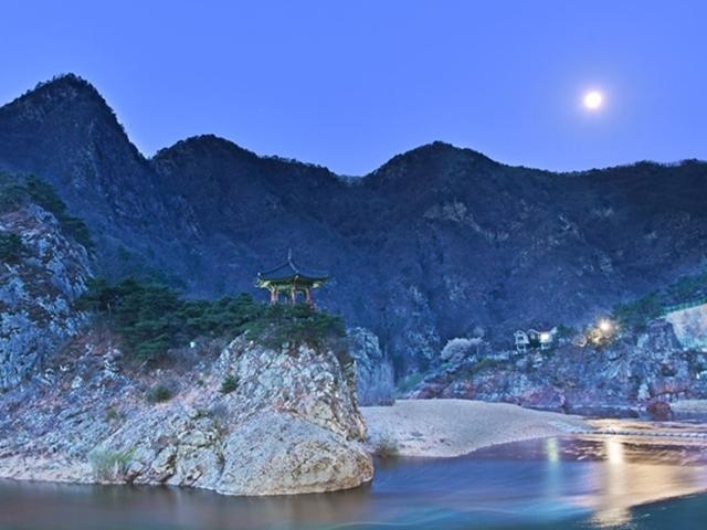 월류봉의 달빛 유혹은 어찌할까…<strong>추억</strong>으로 가는 황간 <strong>여행</strong>