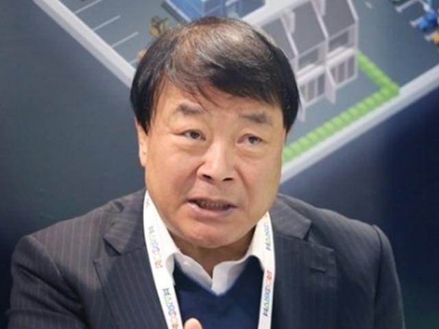 '기업사냥꾼 오명' 김상철 회장 체제 10년새 매출 7배…<strong>한컴</strong> '환골탈태'
