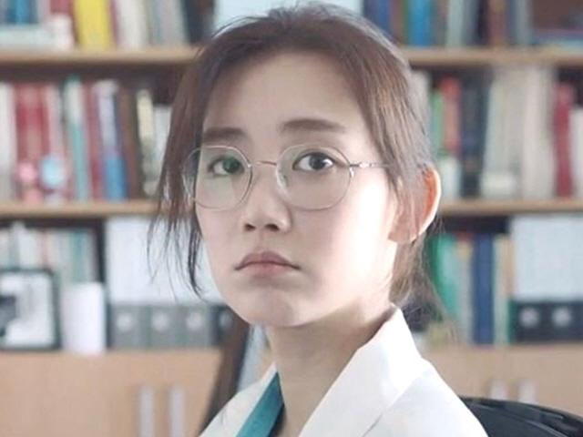 겨울쌤 맞아? 미쓰 베트남·사격선수…<strong>신현빈</strong>의 팔색조 과거