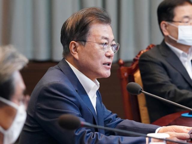 레임덕은 없다…'취임 3년' 文 <strong>지지율</strong> 71%, 역대 대통령 중 '최고'