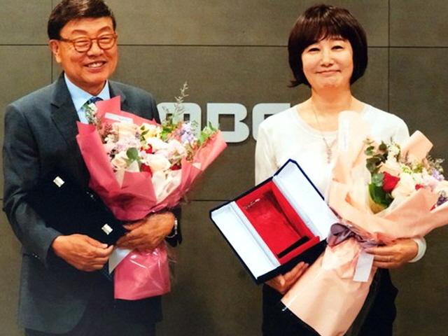 '<strong>싱글벙글</strong>쇼' 떠난 김혜영, "정치권 러브콜도 청취자 불쾌해할까 사양"