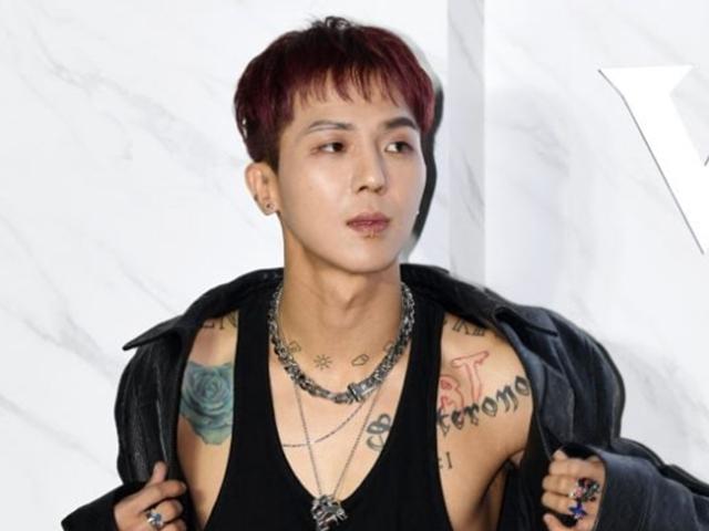 YG "<strong>송민호</strong> 클럽 방문 죄송, 사회적 거리두기 실천하도록 주의할 것"