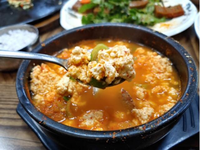 해콩으로 고소함 더하고, <strong>바지락</strong>의 감칠맛까지