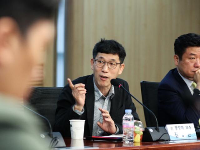 통합당 간 <strong>진중권</strong> "코로나 없었어도 졌다…재집권 20년 걸려"