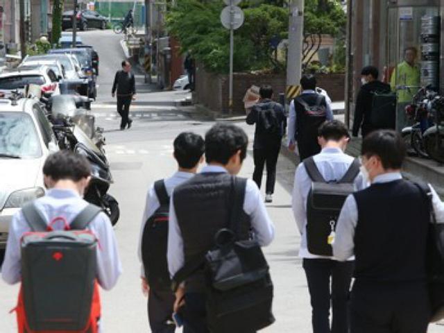 등교날 <strong>고3</strong> 확진자 나온 인천…점심도 못 먹고 66개교 귀가